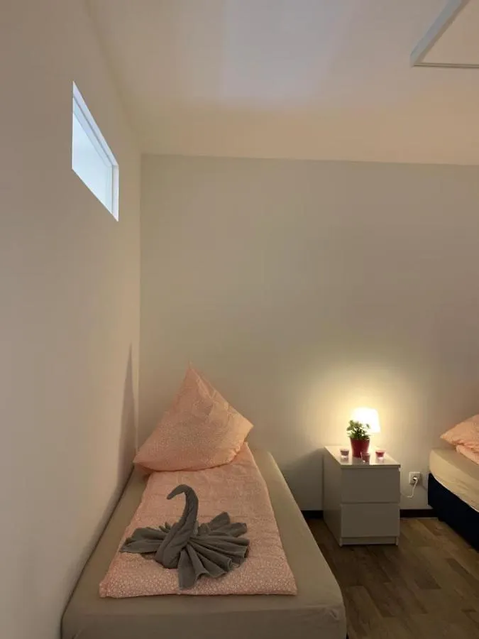 Lovely Share Apartment Aachener Weiher Köln Pansiyon