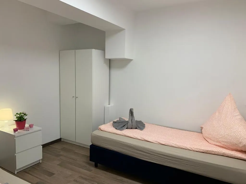 Lovely Share Apartment Aachener Weiher Köln Almanya