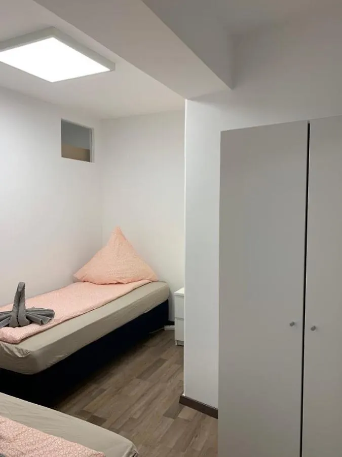 Lovely Share Apartment Aachener Weiher Köln 0*,  Almanya