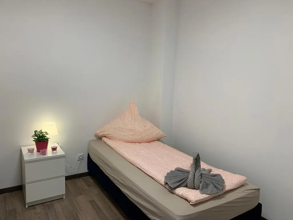 Homestay Lovely Share Apartment Aachener Weiher Cologne