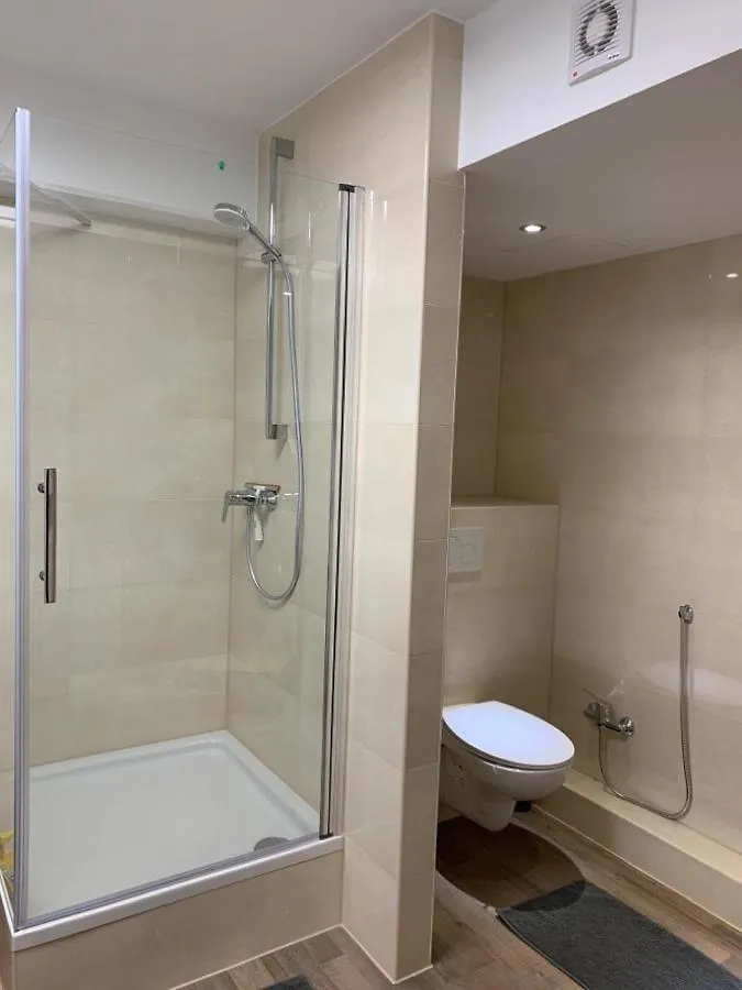 Privatunterkunft Lovely Share Apartment Aachener Weiher Köln Deutschland