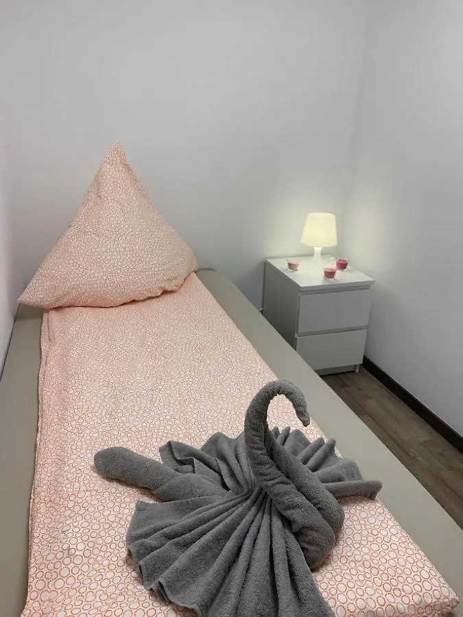 Privatunterkunft Lovely Share Apartment Aachener Weiher Köln