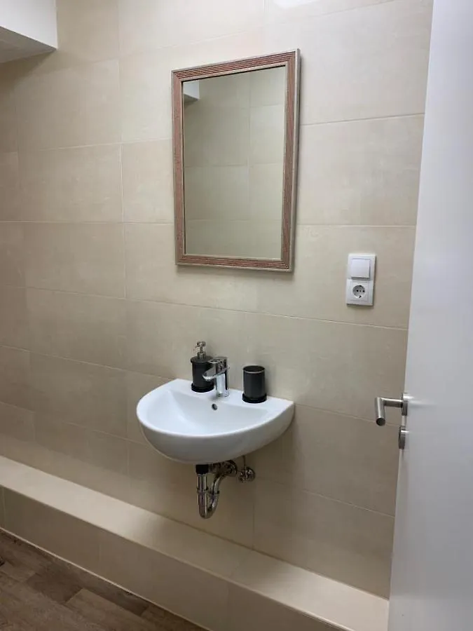 Privatunterkunft Lovely Share Apartment Aachener Weiher Köln